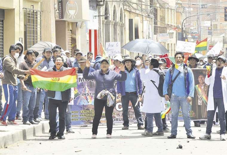 Las peleas entre mineros y universitarios fue en la zona del rectorado de la Universidad Técnica de Oruro. Foto: EMILIO CASTILLO
