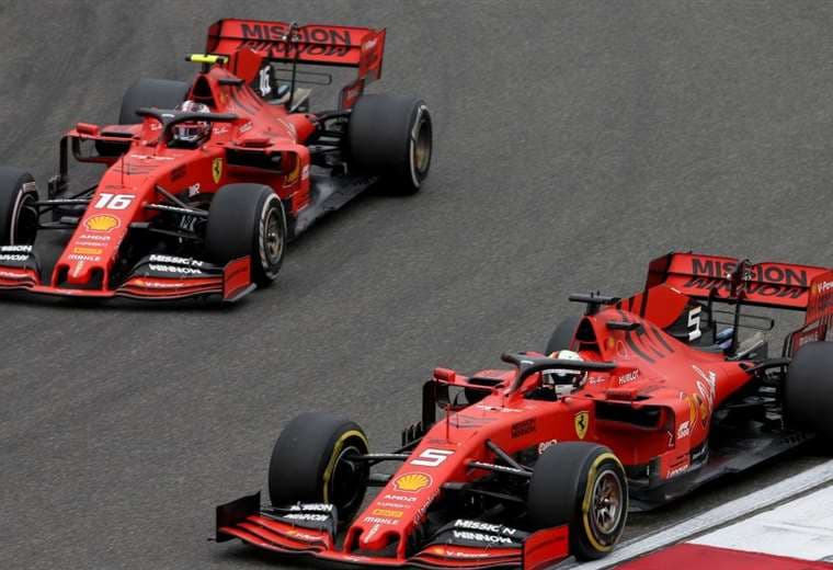 Los coches Ferrari del alemán Sebastian Vettel (5) y el monagesco Charles Leclerc (16). Foto: Internet