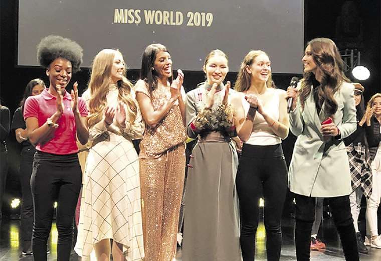 Contentas. Las delegadas de Guyana, Irlanda, Venezuela, Mongolia, Suecia y la miss Mundo 2018. ORG. MISS MUNDO. FOTOS