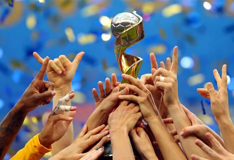 El máximo trofeo que reparte FIFA en el fútbol femenino. Foto: FIFA 