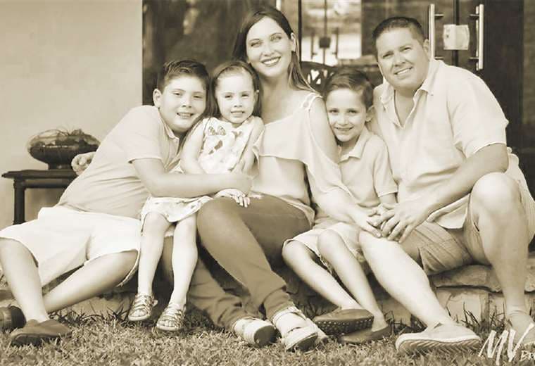 Con su esposo, José Ignacio, y sus hijos Jorge Joaquín, Camila y Emiliano, en una foto reciente
