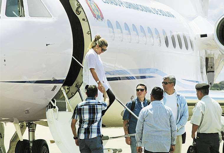 La presidenta Jeanine Áñez solo ha viajado en cuatro oportunidades en el avión FAB 001. Una vez a Cochabamba, dos a Beni y una a Santa Cruz. Foto: ABI