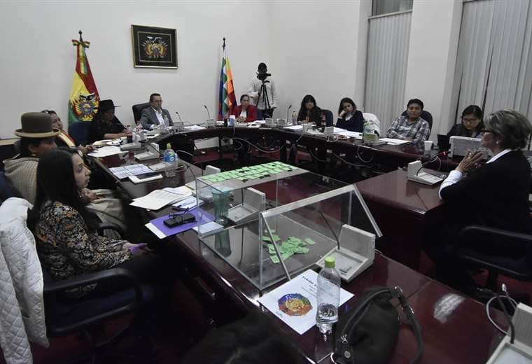 Los postulantes ante la comisión Mixta de Constitución I Foto: APG Noticias.