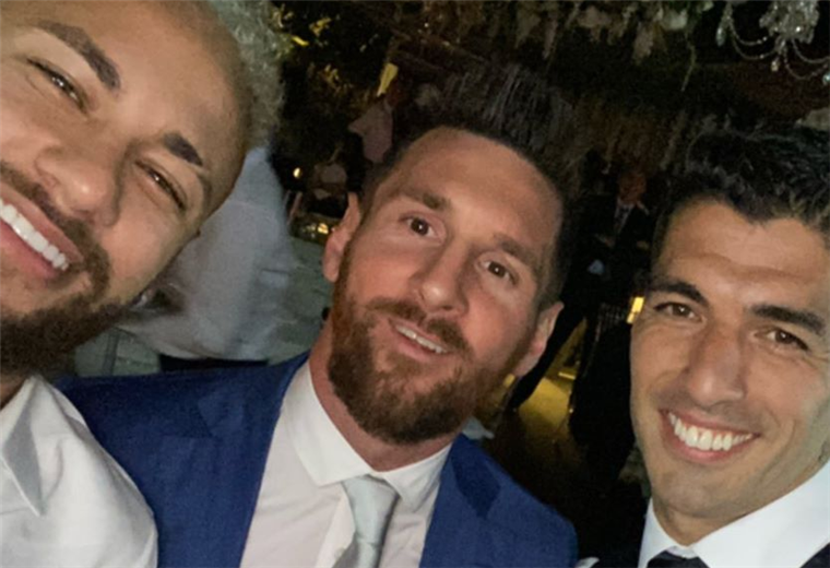 Neymar, Lionel Messi y Luis Suárez volvieron a juntarse en la boda del último. Foto: Redes sociales