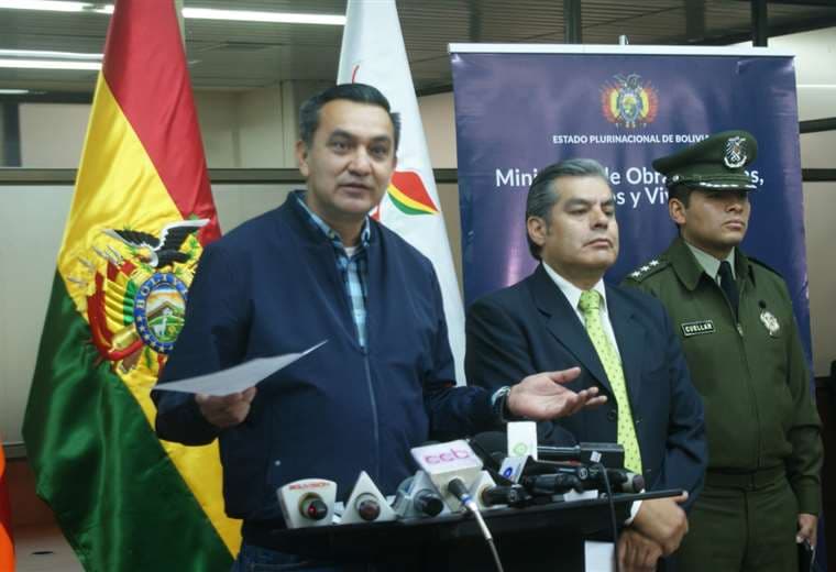 Núñez y Ossio comparecieron esta mañana ante la prensa. Foto Ministerio de Obras Públicas 