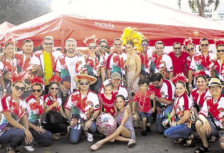 Alegres. Los Picarazos apoyan el Carnaval de calle y las fiestas con banda