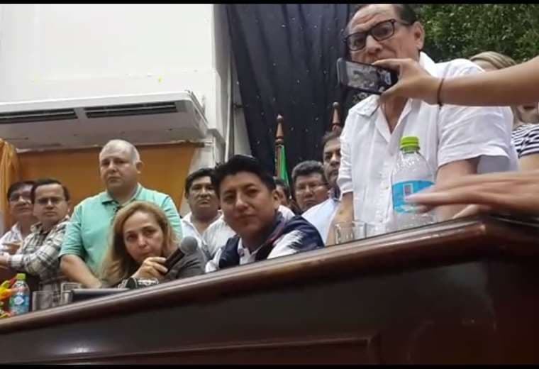 Pumari en la conferencia de prensa en la UAGRM (captura de video)