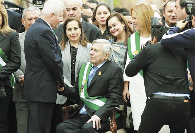 El gobernador Rubén Costas y el alcalde de Santa Cruz de la Sierra, Percy Fernández, están en el poder desde 2005. Foto: Fuad Landívar