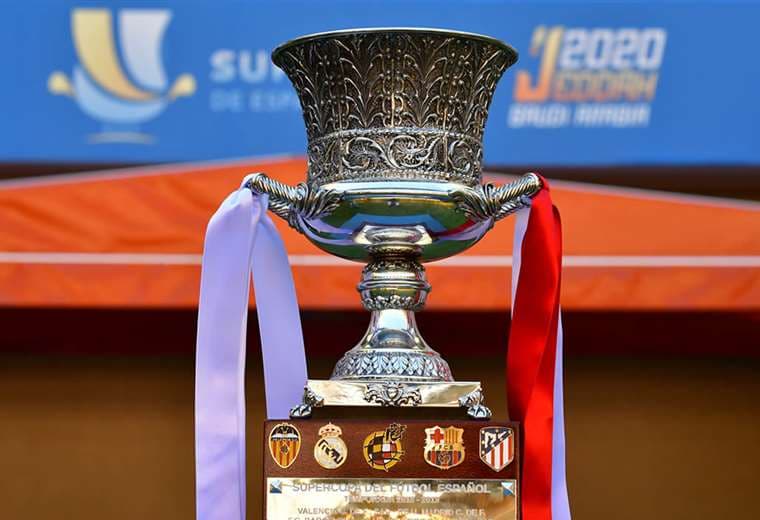El trofeo de la Supercopa de España. Foto: AFP
