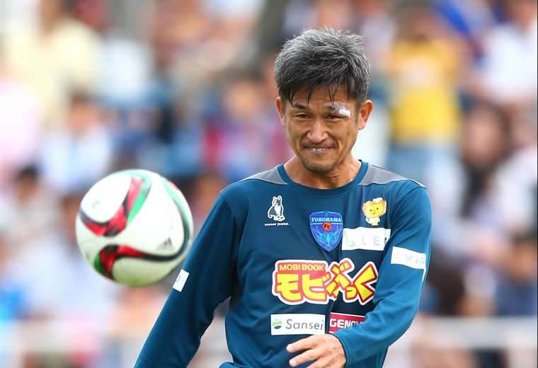 El jugador más viejo del mundo defiende los colores del Yokohama FC. Foto. Internet 