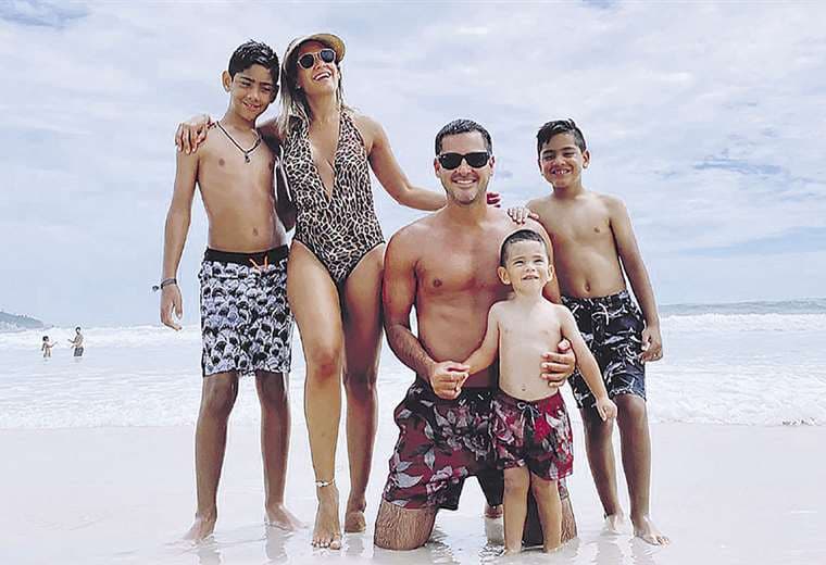 Carolina Suárez. “Mi imperfecta perfecta familia”, escribió la influencer que estuvo de vacaciones en Río de Janeiro (Brasil)
