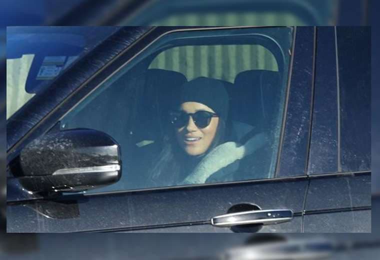 Meghan manejando un Land Rover Discovery (Foto: The Grosby Group )