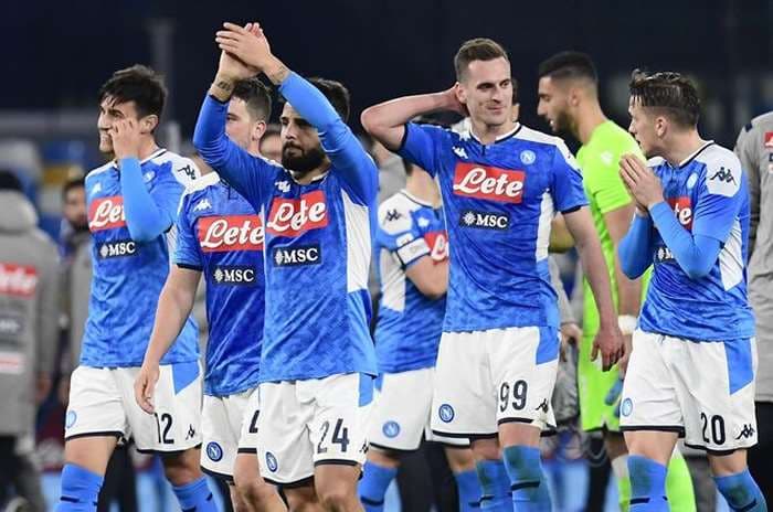 Los jugadores de Nápoles celebrar el triunfo ante Lazio. Foto. Internet 