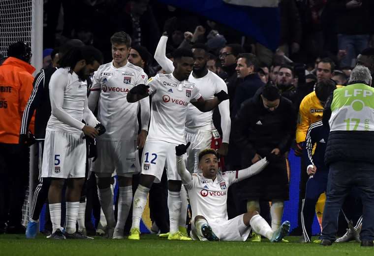 Los jugadores Lyon celebran el triunfo conseguido ante Lille. Foto. AFP 