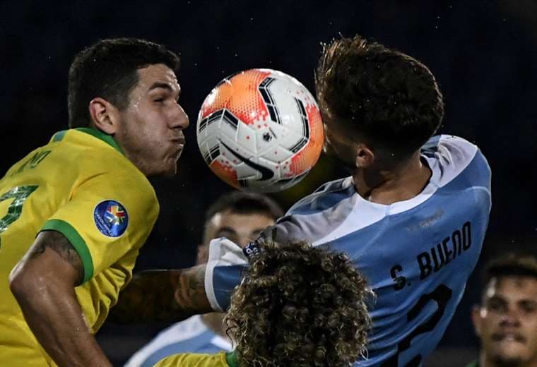 Brasil y Uruguay son candidatos para clasificar a la segunda fase del Preolímpico. Foto. AFP 