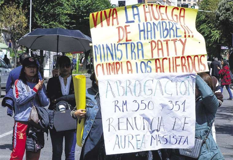 El Magisterio Urbano de La Paz protestó en puertas del Ministerio de Educación. Foto: APG Noticias