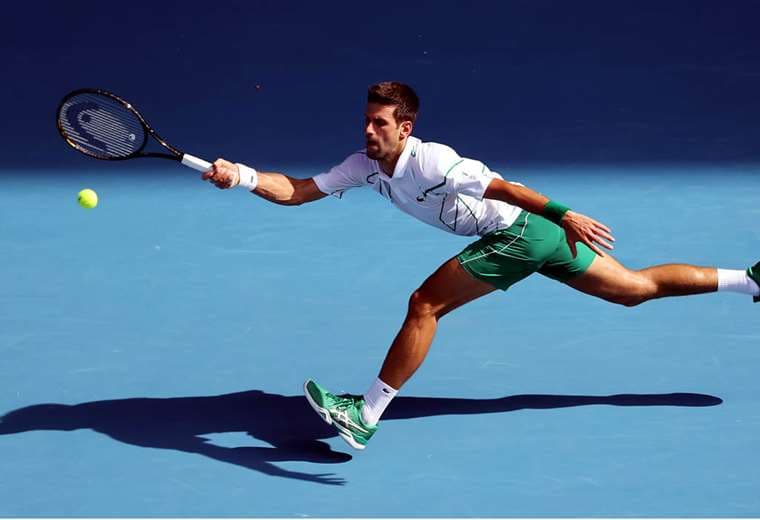 Novak Djokovic, en plena acción. Foto: AFP