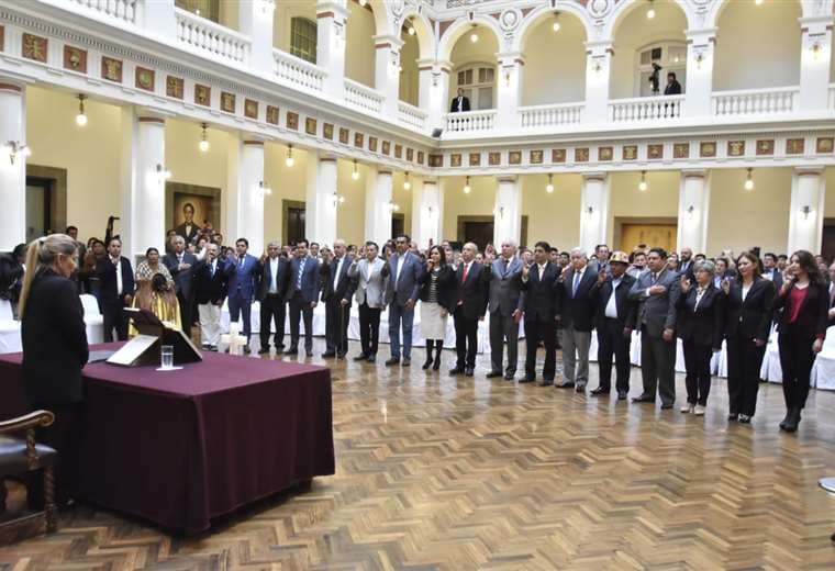 El acto de posesión de los nuevos ministros se realizó en Palacio de Gobierno. Foto: APG