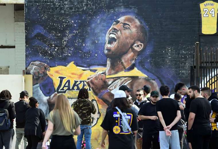 Le rinden homenaje a Kobe Bryant. Foto: AFP