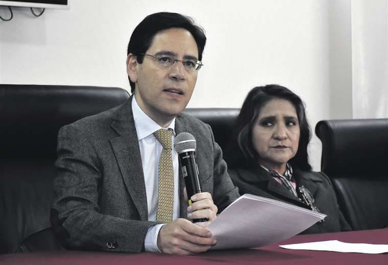 Los vocales del TSE brindaron ayer conferencia de prensa en la ciudad de La Paz. Salvador Romero descartó alejarse del cargo institucional | APG