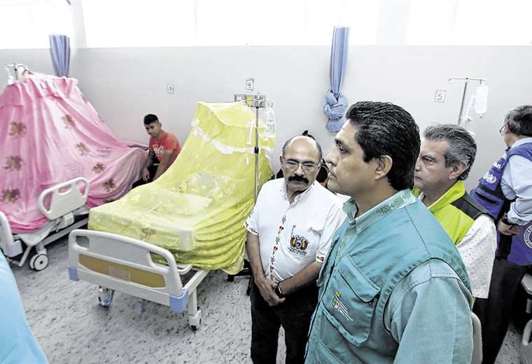 El ministro de Salud junto al secretario municipal de Salud y el director del Sedes | Foto: Jorge Ibáñez