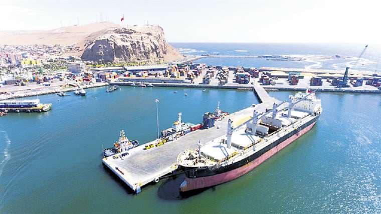 Más del 80% del comercio portuario boliviano sale por Arica (Chile). Foto: Puerto de Arica