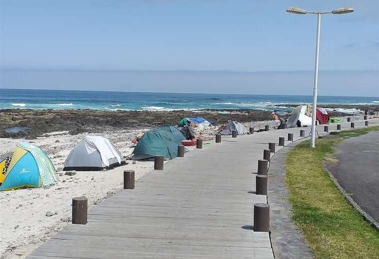 Campamento improvisado en suelo chileno. Foto Redes Sociales 