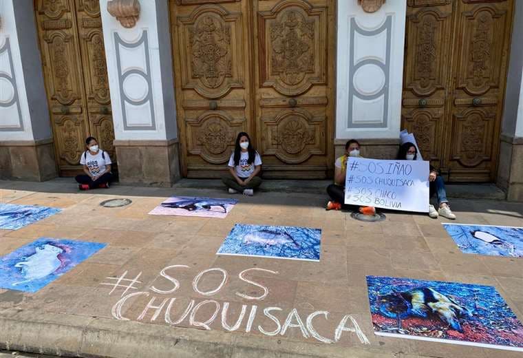 La protesta de Ríos de Pie se ha instalado en la Gobernación de Chuquisaca