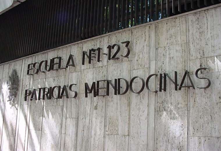 Escuela Patricias Mendocinas, en la capital bonaerense, abrirá sus puertas para bolivianos
