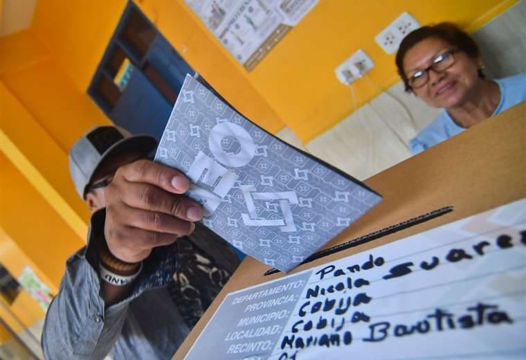 Durante el día, al igual que todos los bolivianos, los candidato votaron