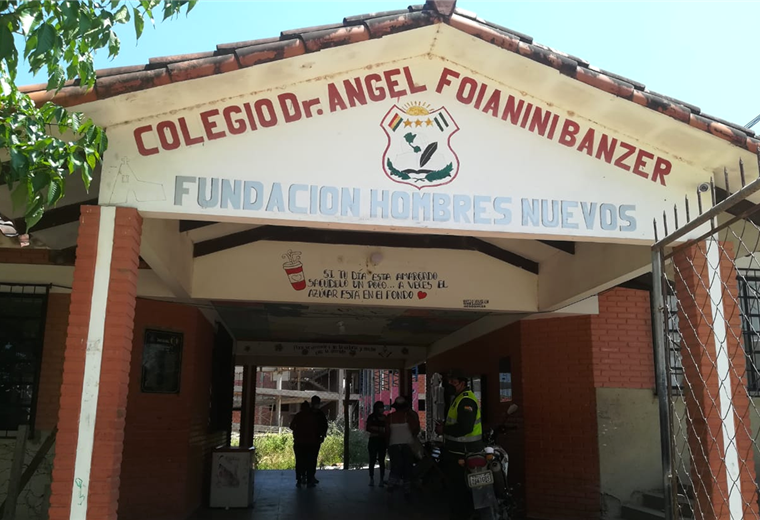 La votación en el colegio Ángel Foianini es normal. Foto. Guider Arancibia 