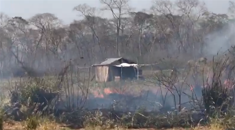 La comunidad El Bajío, en San José, está amenazada por las llamas