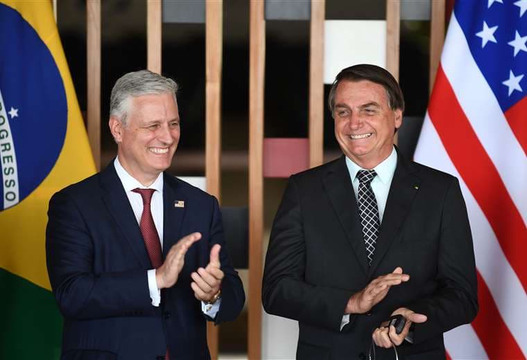 Robert O'Brien y Jair Bolsonaro se reunieron en Brasilia. Foto AFP