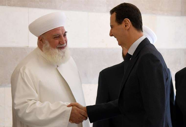 El líder religioso con el presidente Bashar Al Asad. Foto Internet