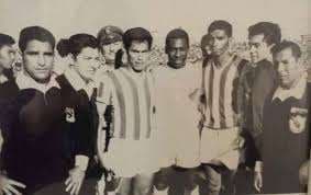 Pelé cuando en 1971 vino con el Santos para enfrentar a Oriente. Foto: internet