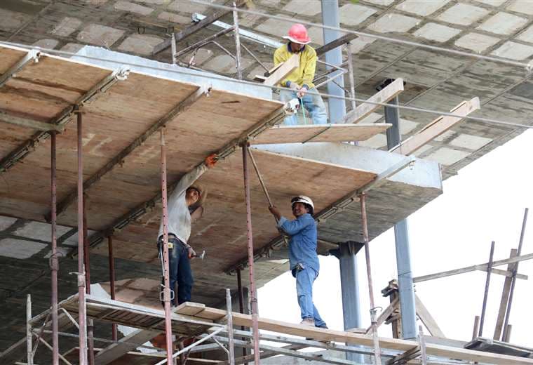 La crisis en el sector constructor ya dejó 250.000 obreros desempleados 