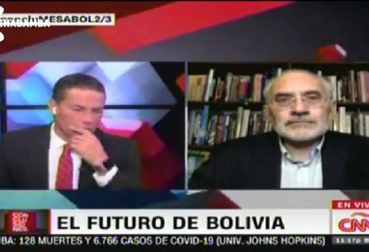Carlos Mesa es entrevistado en CNN en español.