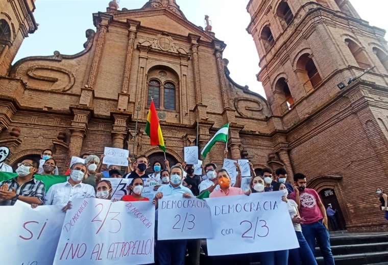 Diputados y militantes de Comunidad Ciudadana protestan en Santa Cruz por los dos tercios