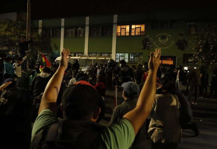 En la UTOP de Cochabamba, hubo gasificación policial. Foto: David Flores/APG