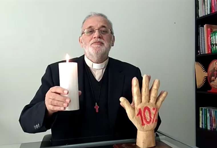 El Padre Mateo convocó a asistir portando una vela