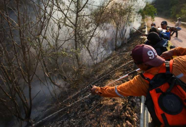 Los bomberos hacen lo que pueden en zonas afectadas. Fotos: Ipa Ibañez