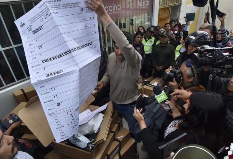 Material electoral encontrado en las calles I APG.