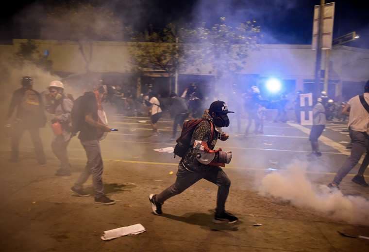 Enfrentamientos en las calles de Lima. Foto AFP