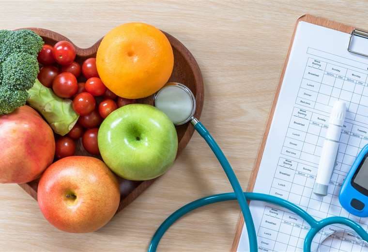 Comer verduras y frutas, además de visitar al médico es lo que debe hacer un diabético