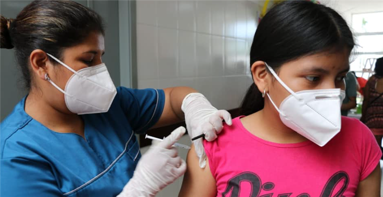 Exitosa campaña de vacunación en el día V. Foto: Gobernación de Santa Cruz
