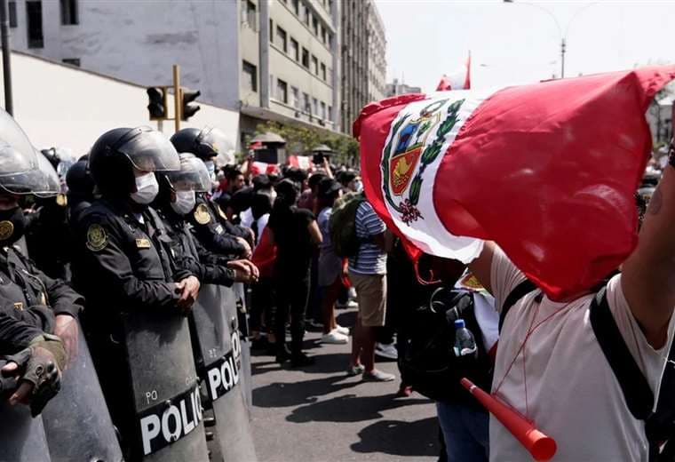 Jóvenes celebran la renuncia a la presidencia de Manuel Merino. Foto: Internet