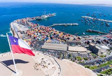 Arica, uno de los principales puertos marítimos para el comercio de Bolivia.