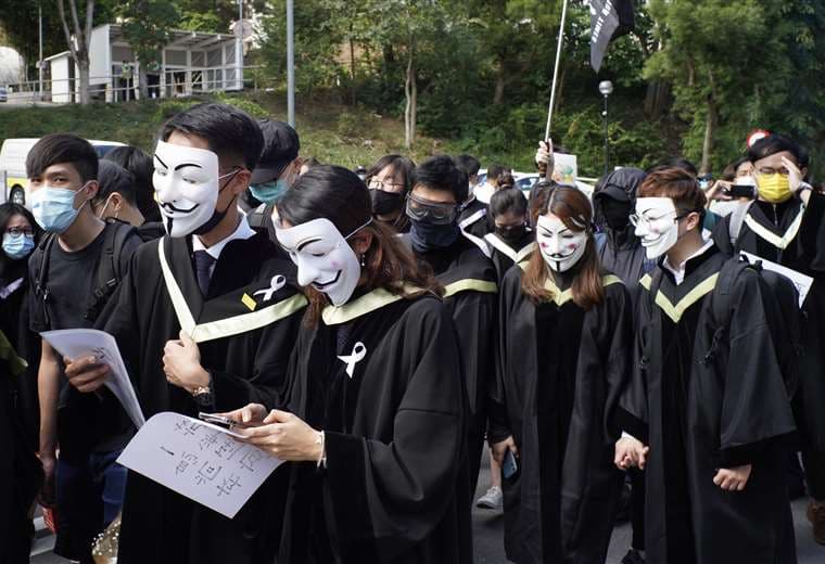 Estudiantes protestaron en las calles. Foto AFP 