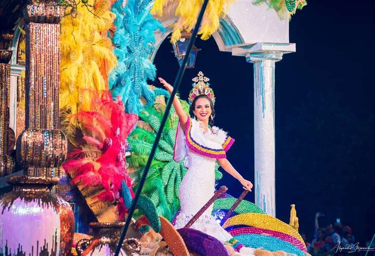 Fátima Jordán hizo muy buen papel como reina del Carnaval cruceño en 2019