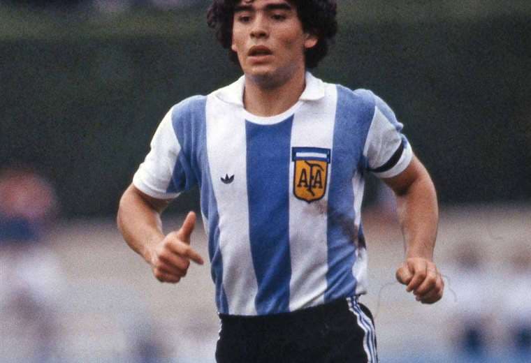 Maradona con la camiseta de la selección argentina. Foto: internet